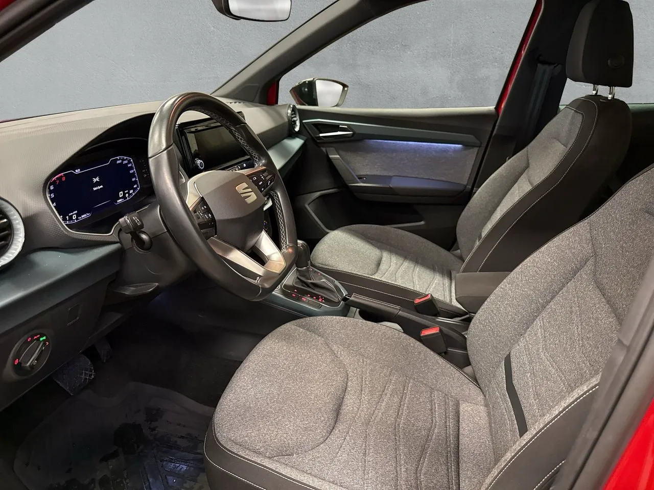 Vehicle image 10