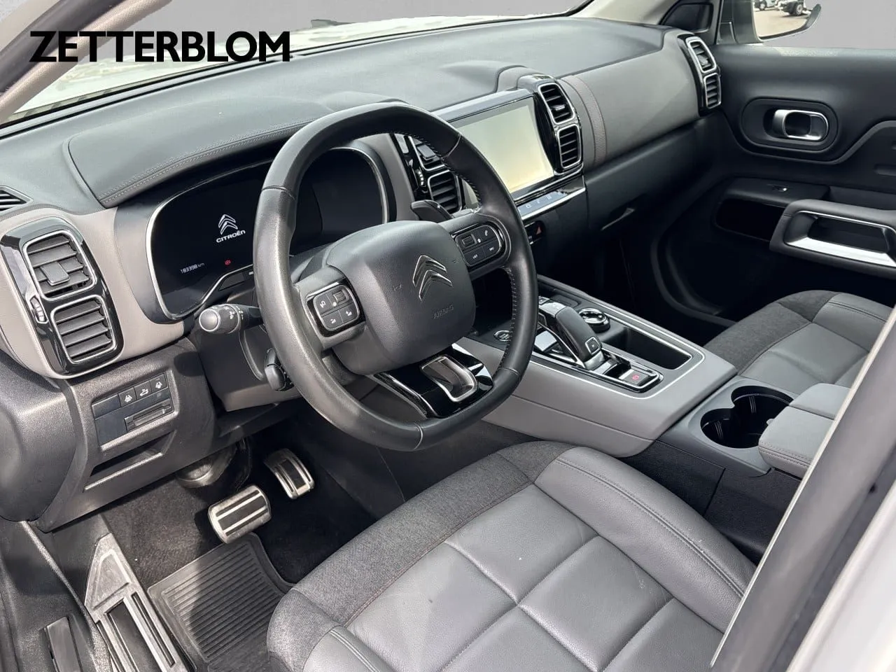 Vehicle image 7