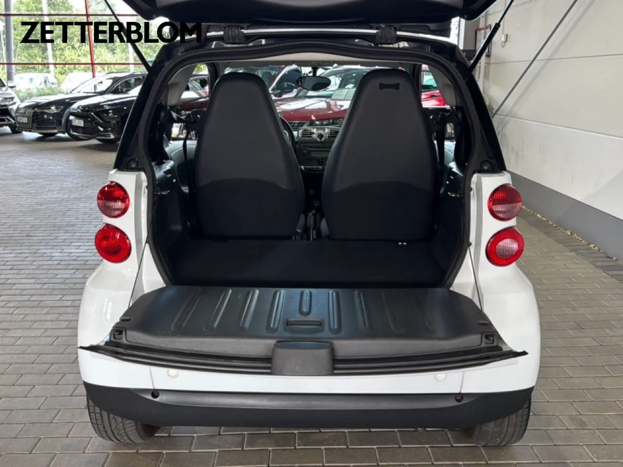 Vehicle image 5