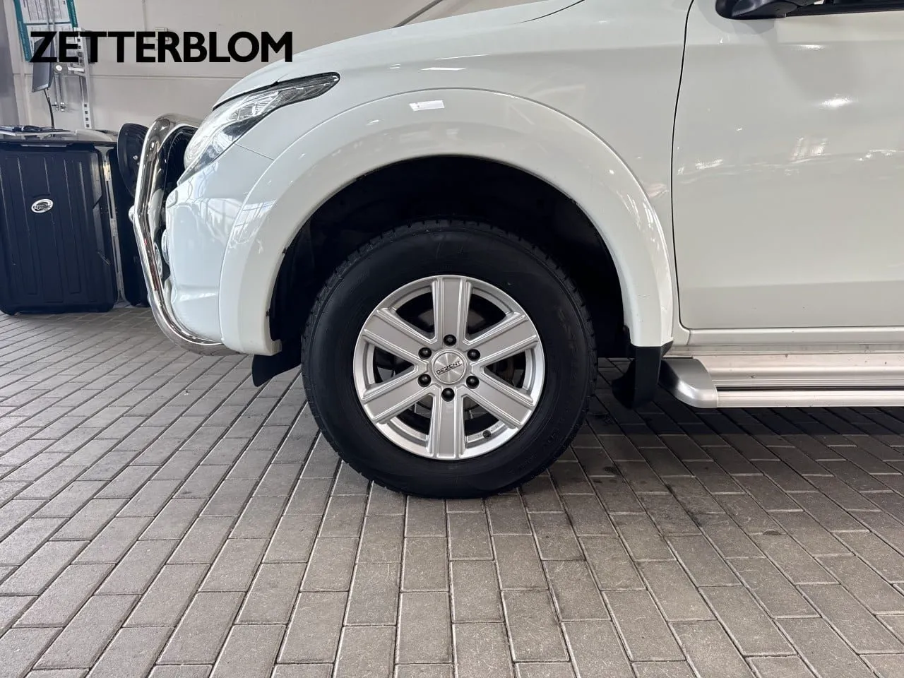 Vehicle image 12