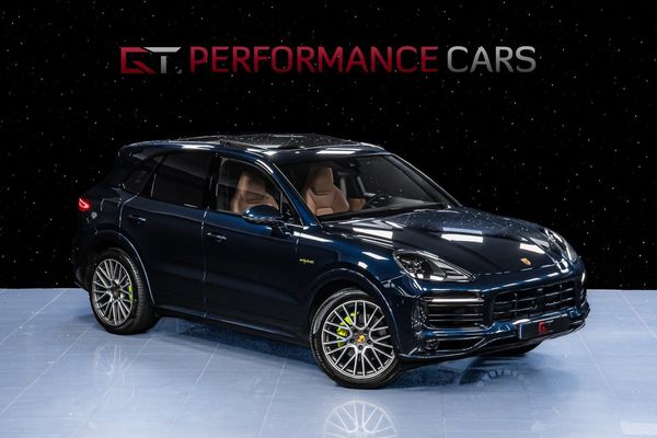 Porsche Cayenne E-Hyb PLATINUM MOMS SportDesign TV PDCC Pano 18väg Inno - 2023