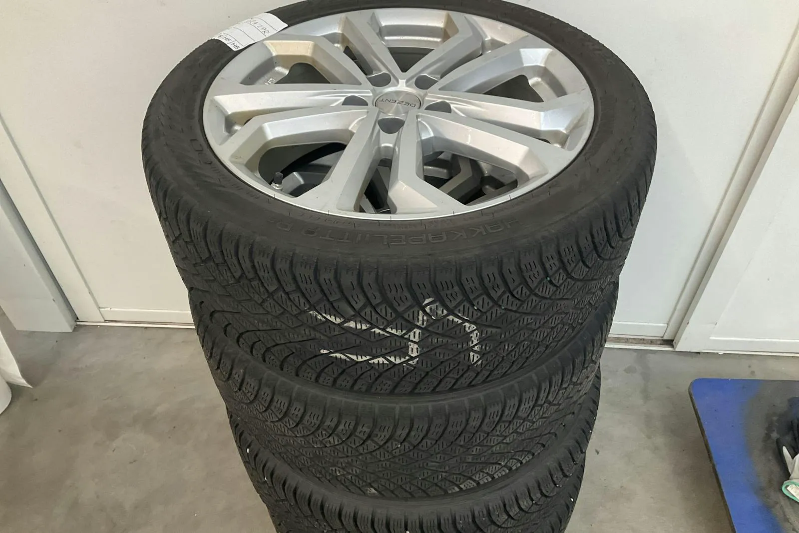 Vehicle image 16