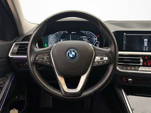BMW 330 bild 13
