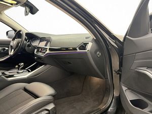 BMW 330 bild 15