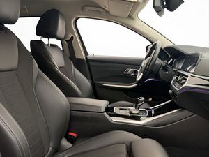 BMW 330 bild 14
