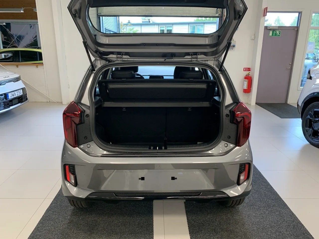 Vehicle image 13