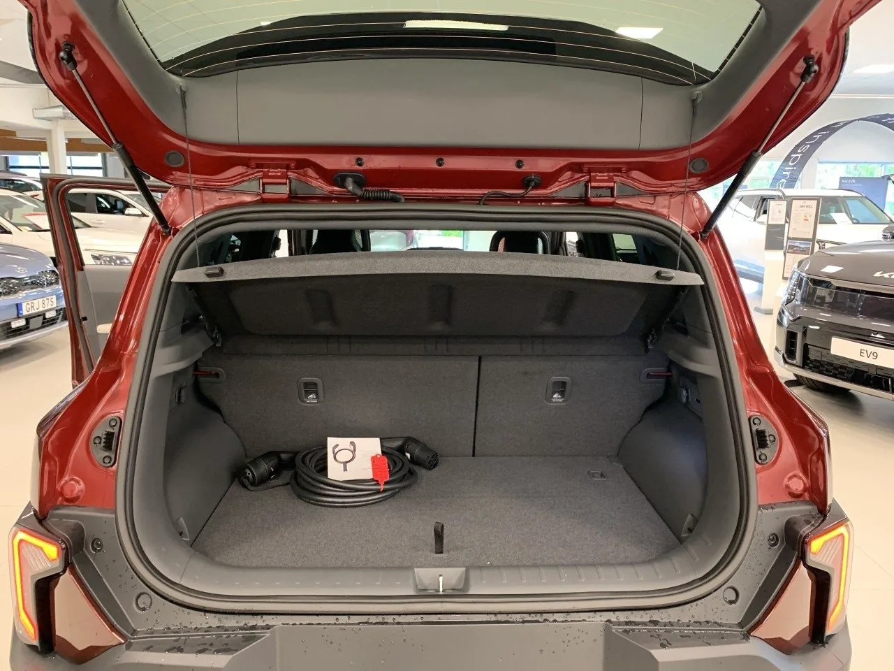 Vehicle image 13