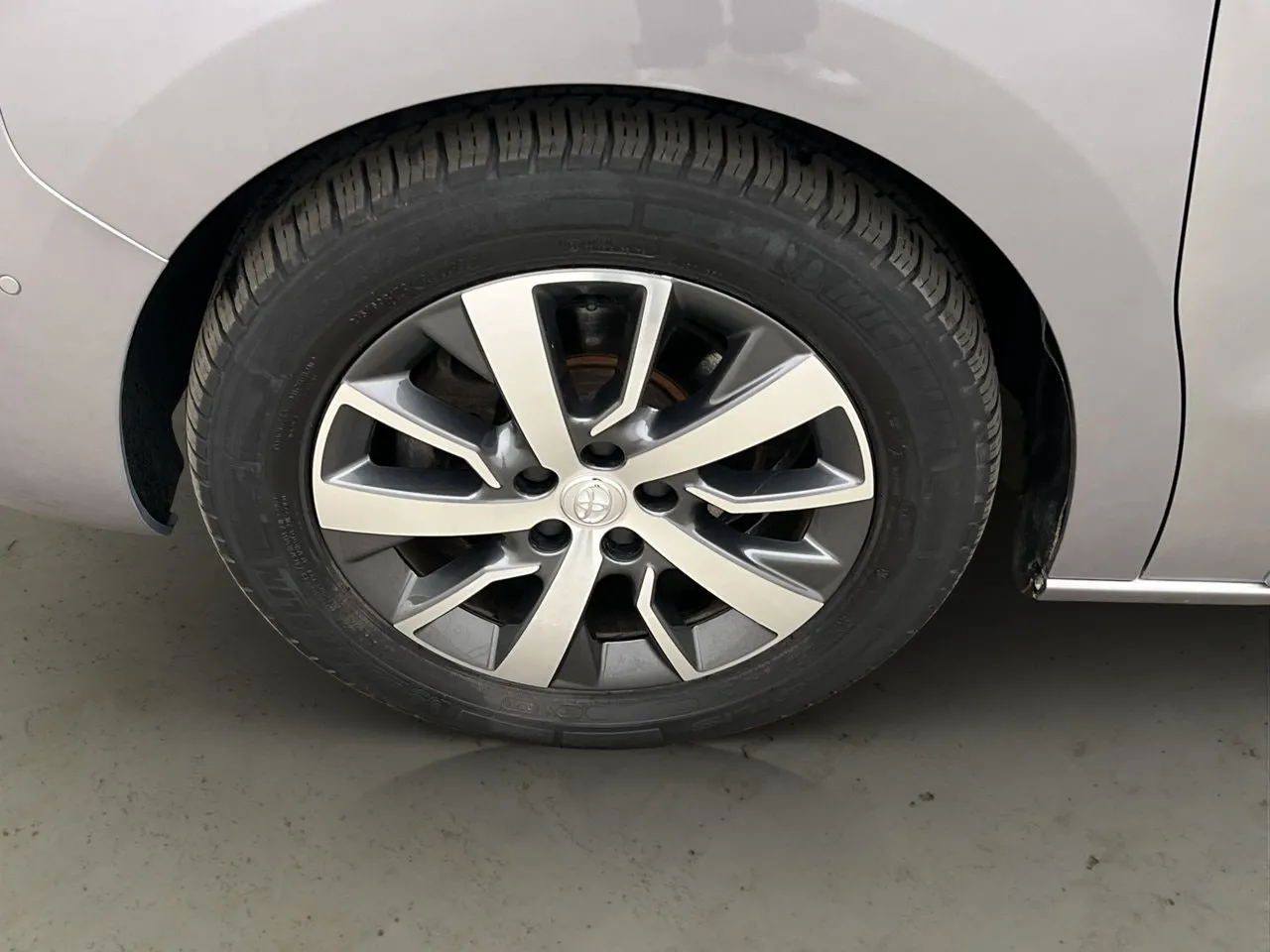 Vehicle image 33