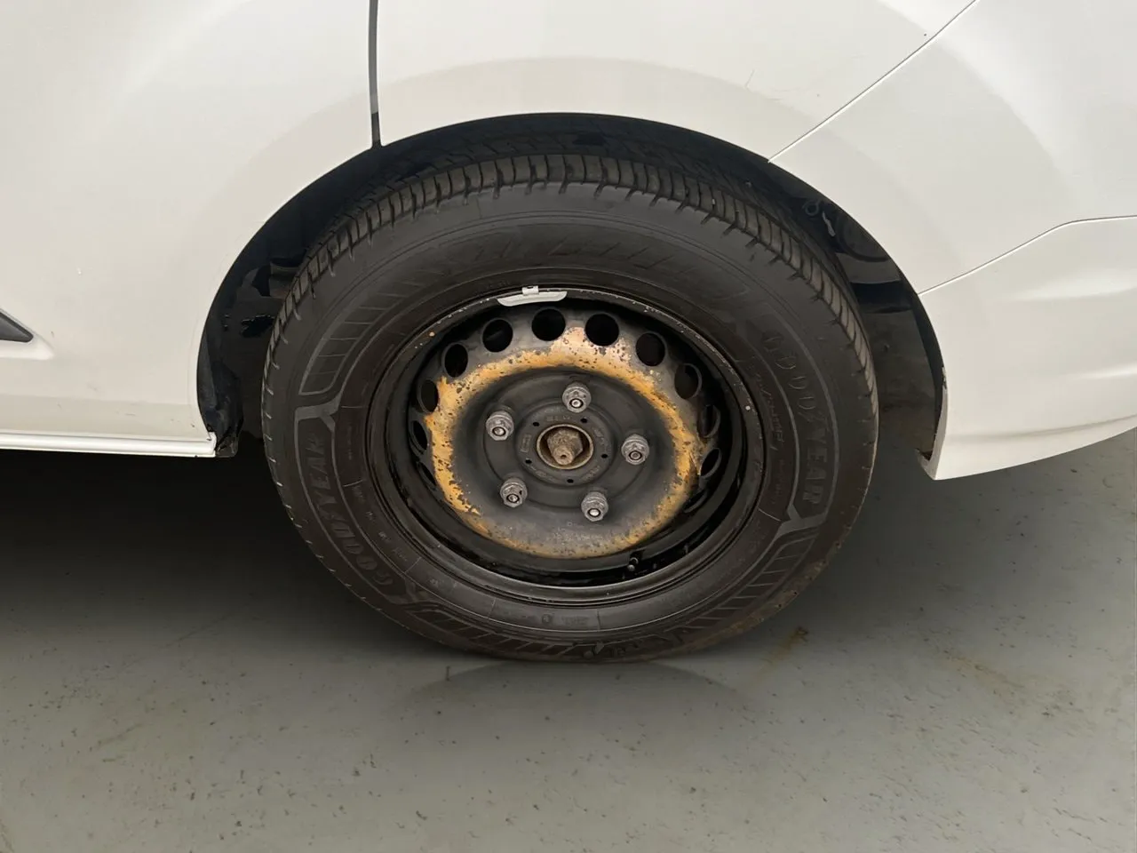 Vehicle image 28