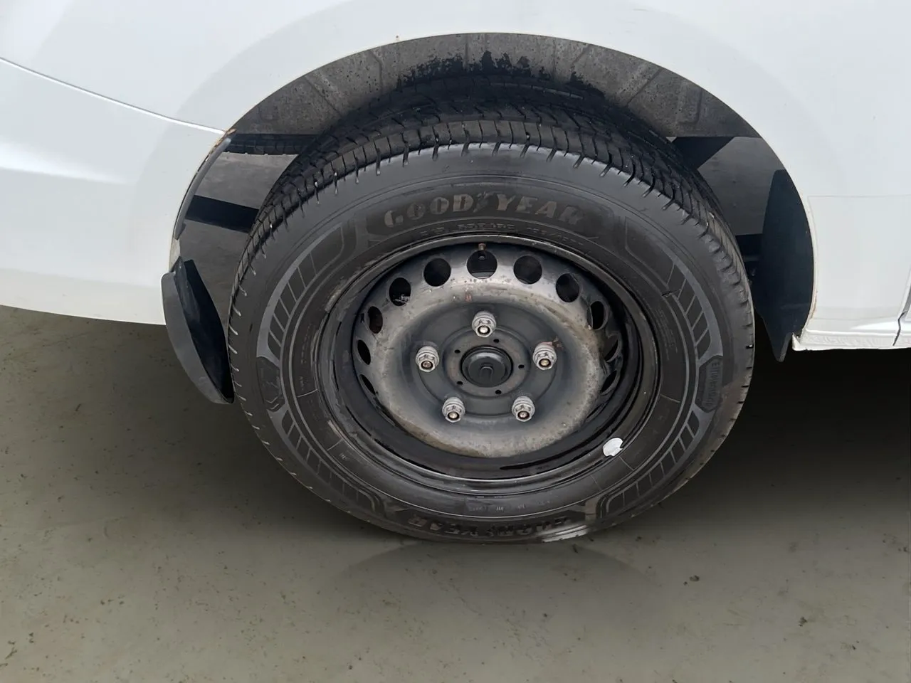 Vehicle image 27