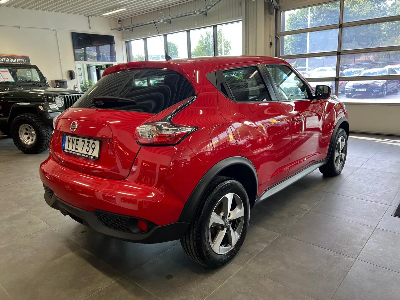 Vehicle image 6