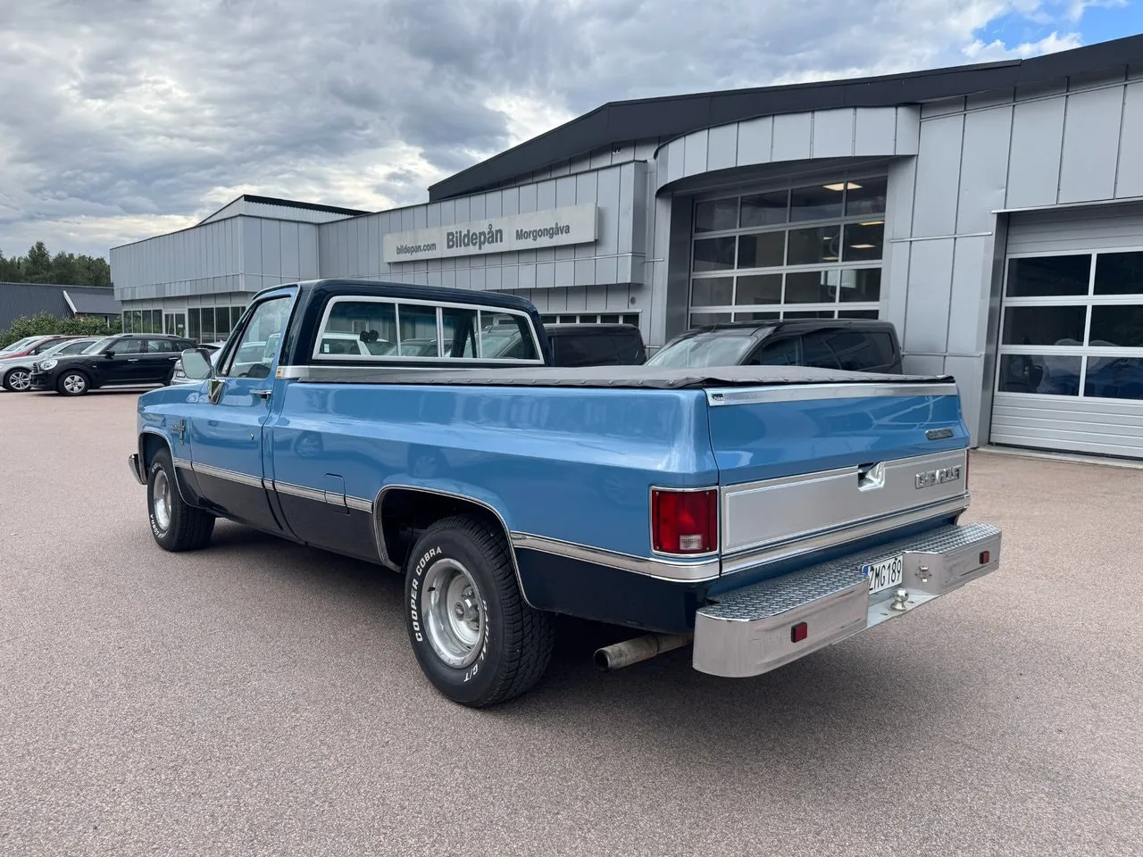 Vehicle image 3