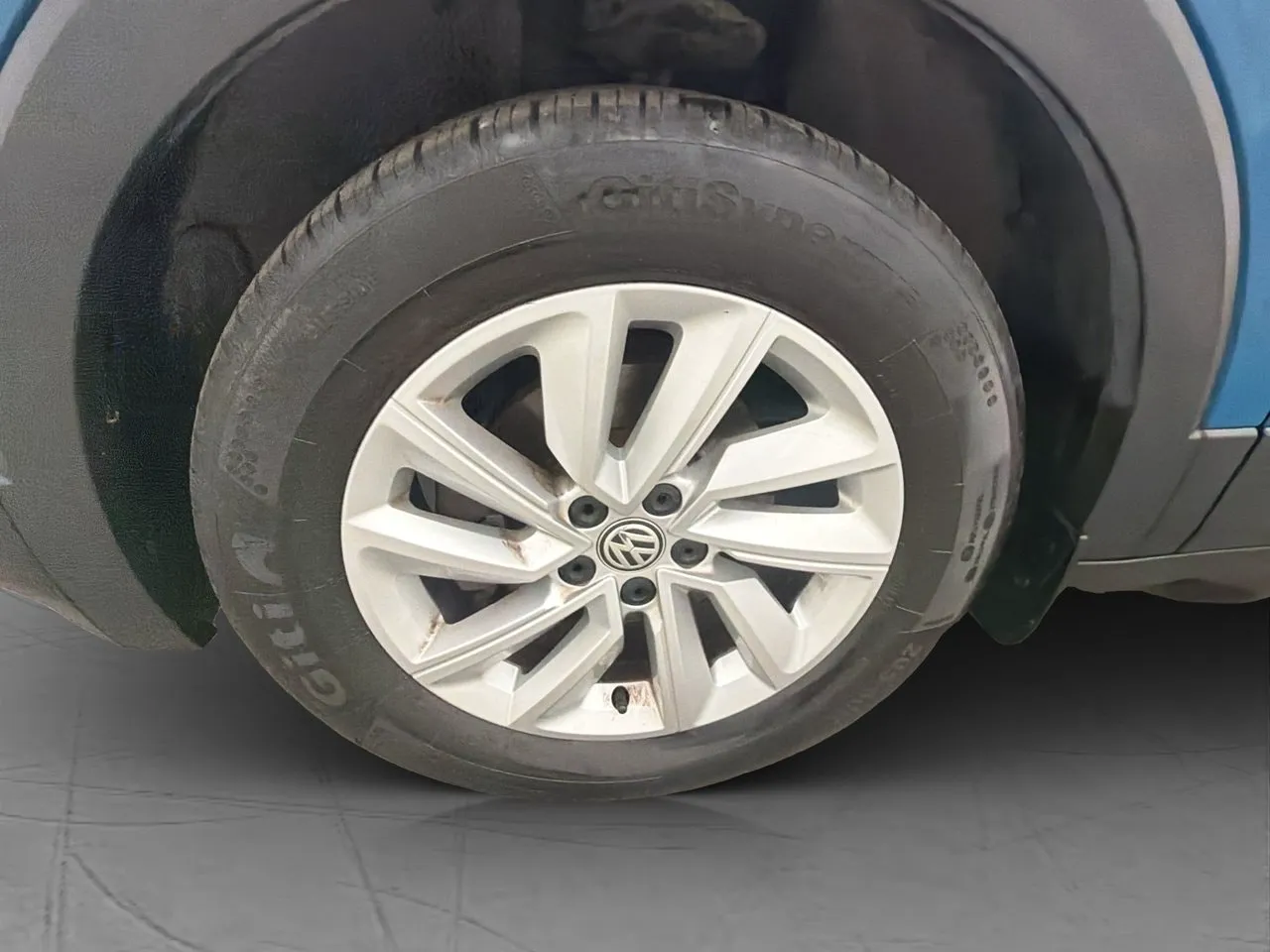 Vehicle image 26