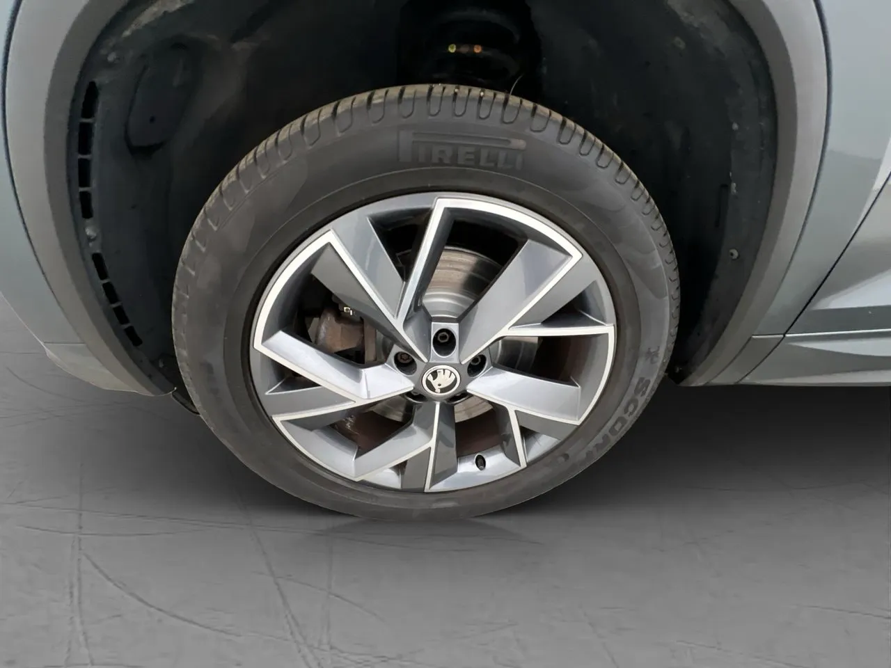 Vehicle image 33