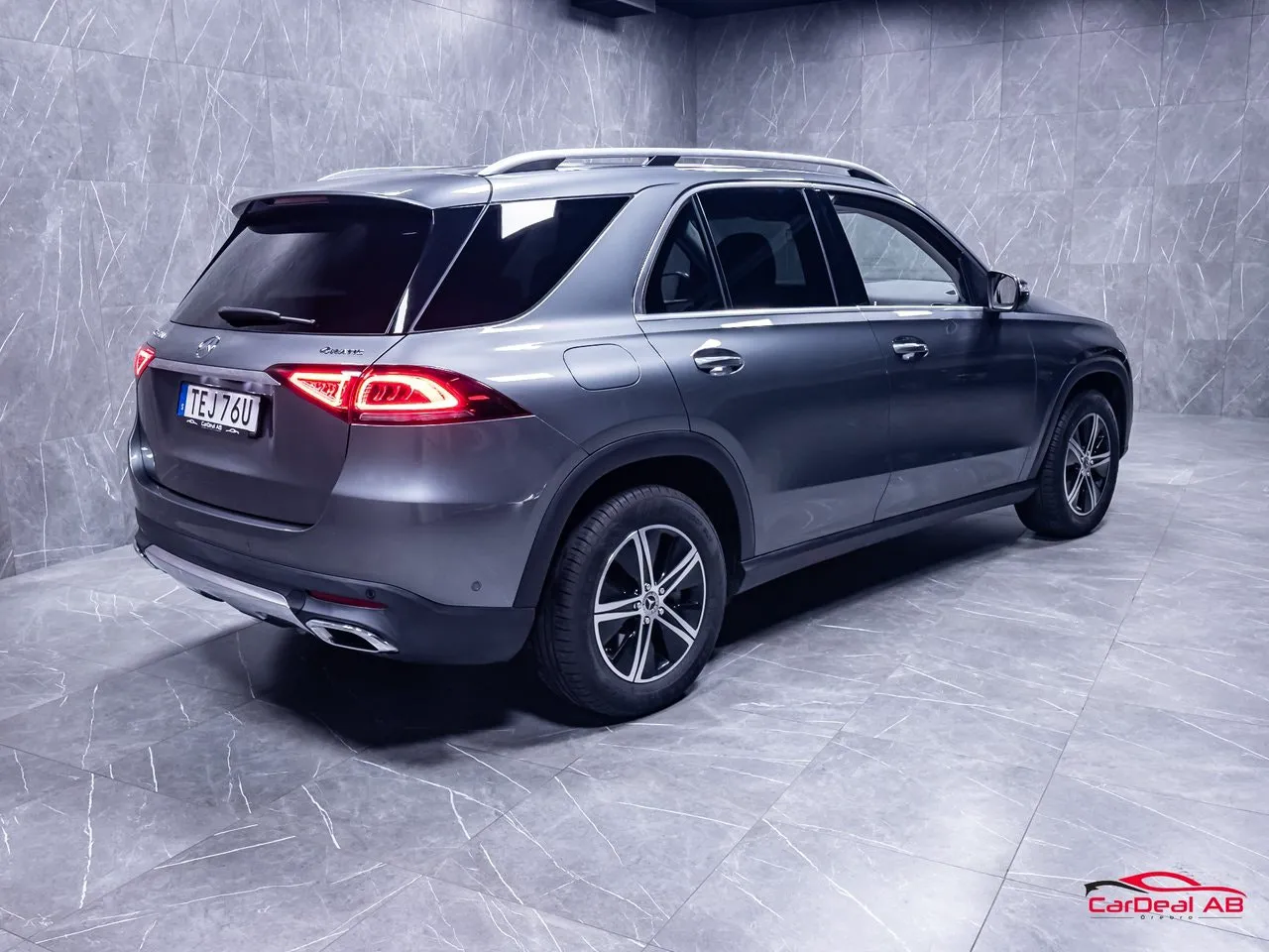 Vehicle image 6
