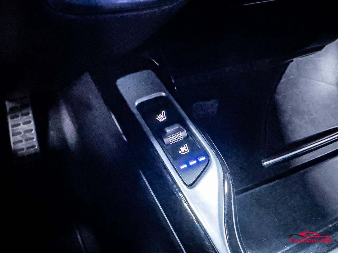 Vehicle image 32