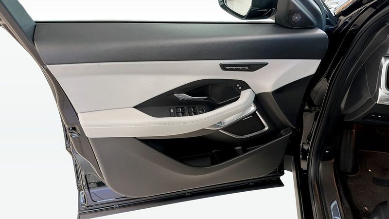 Jaguar E-Pace bild 11