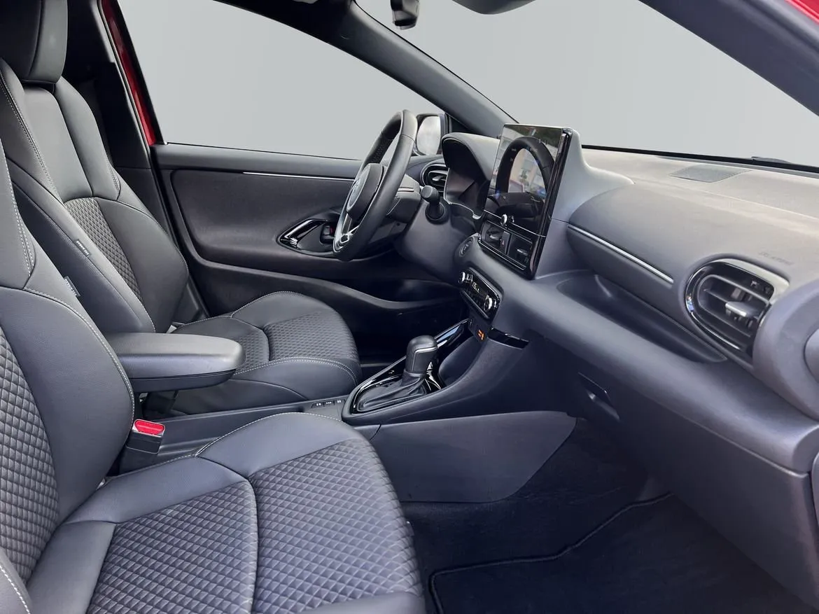 Vehicle image 5