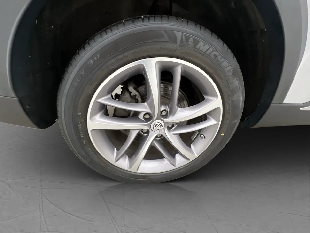 Vehicle image 35