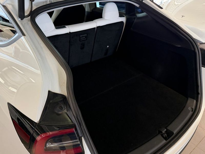 Tesla Model Y bild 17