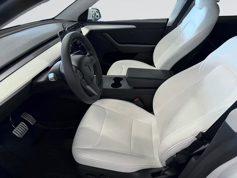 Tesla Model Y bild 14