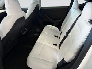 Tesla Model Y bild 15
