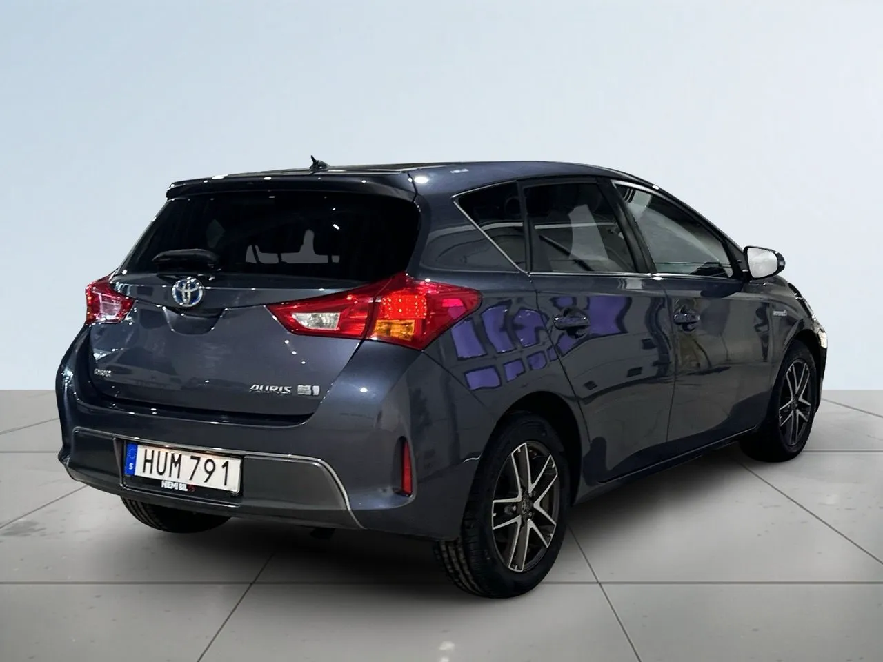 Vehicle image 5