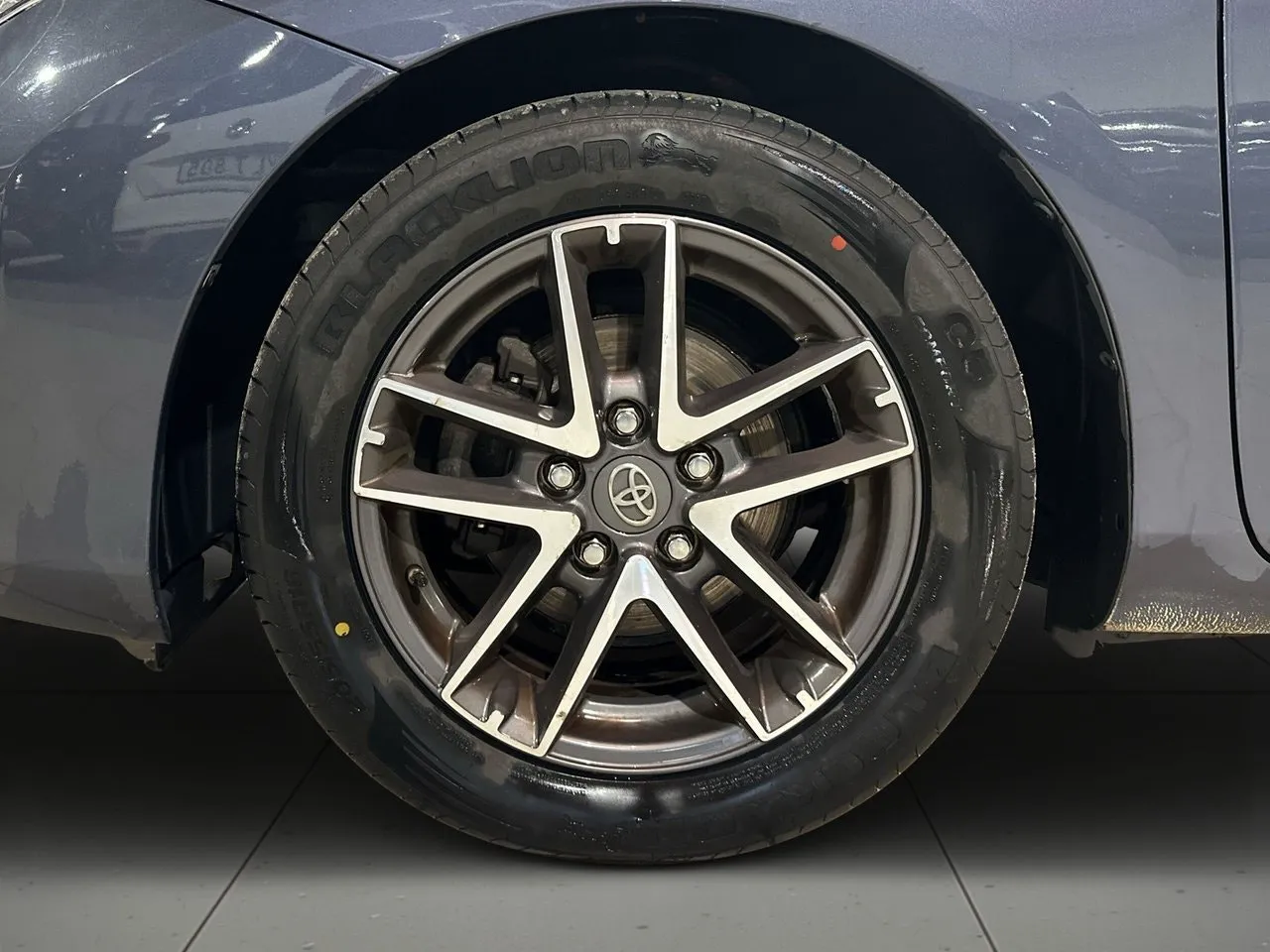 Vehicle image 13
