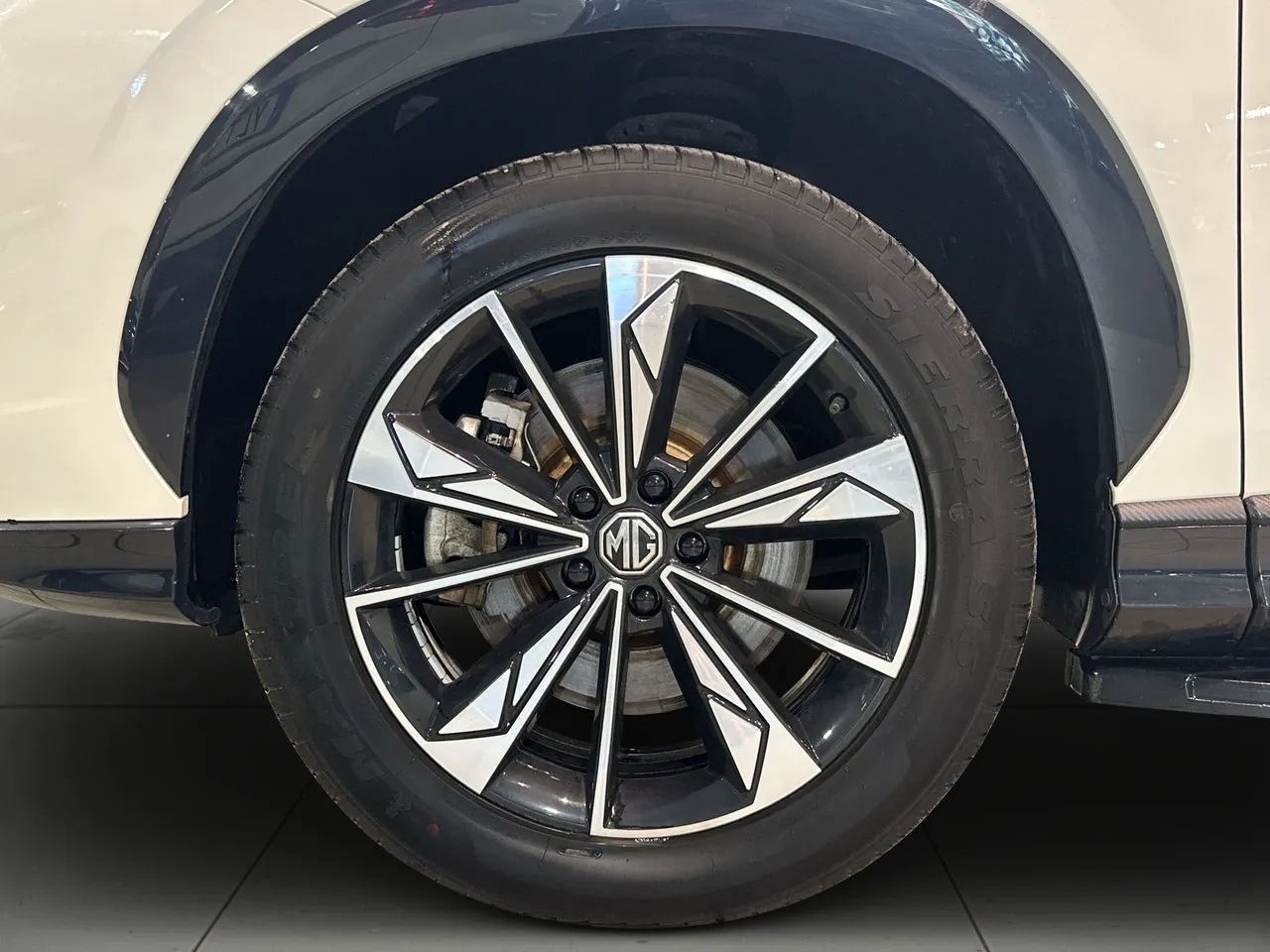 Vehicle image 13