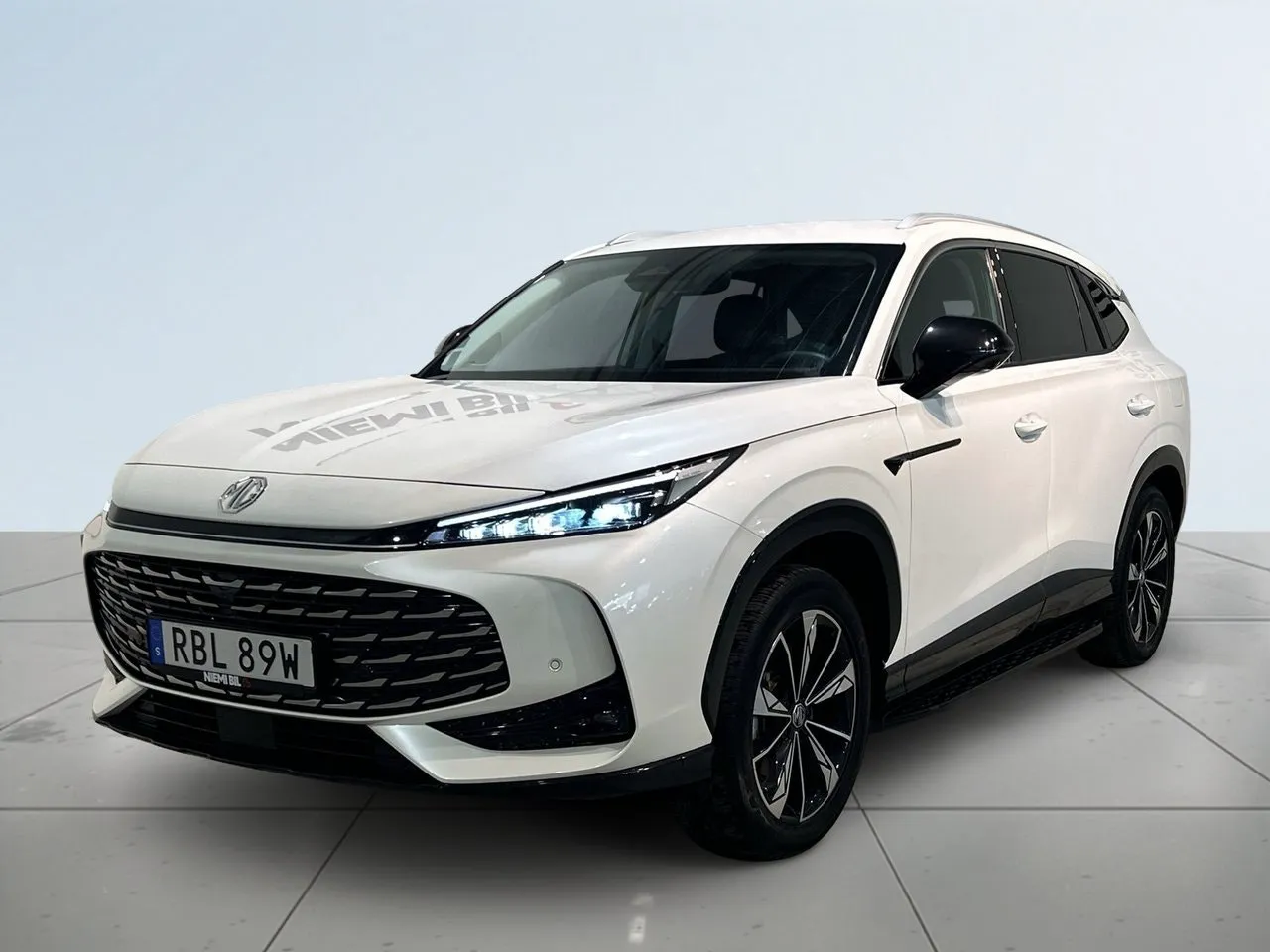 Vehicle image 15