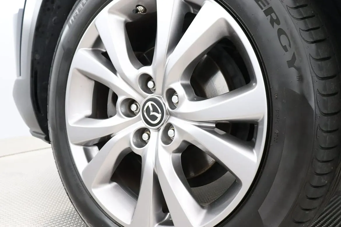 Vehicle image 15