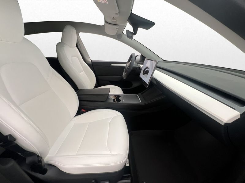 Tesla Model Y bild 11