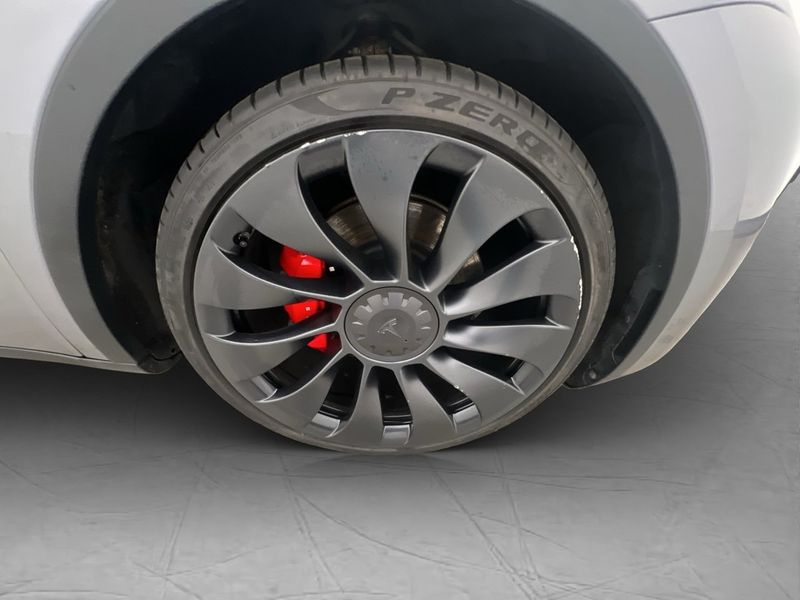 Tesla Model Y bild 33