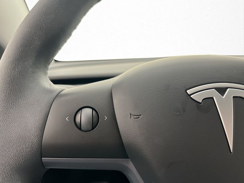 Tesla Model Y bild 19