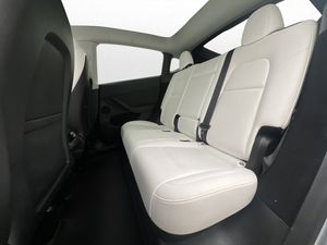 Tesla Model Y bild 17