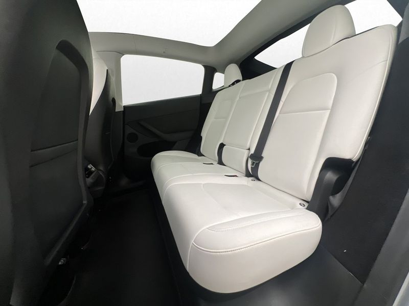 Tesla Model Y bild 17