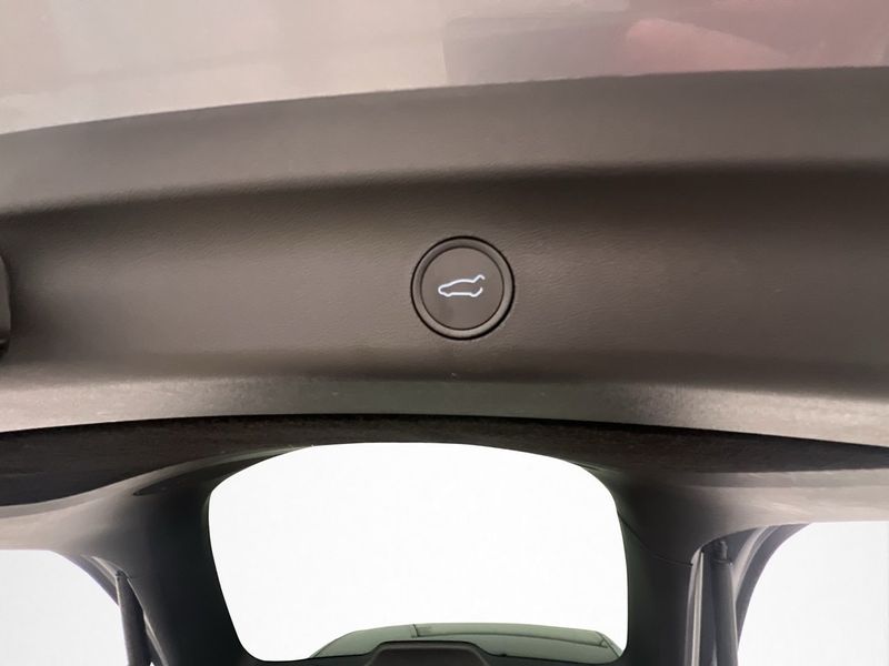Tesla Model Y bild 27