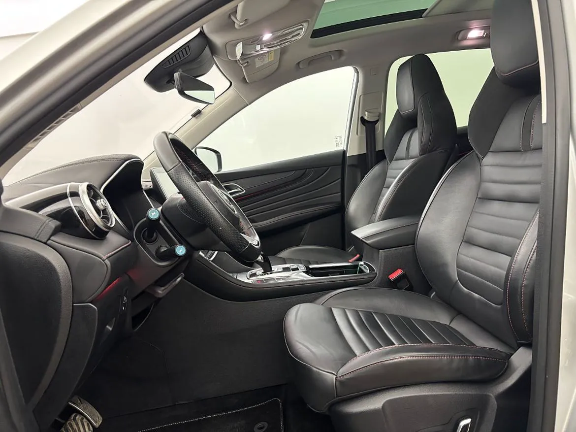 Vehicle image 10