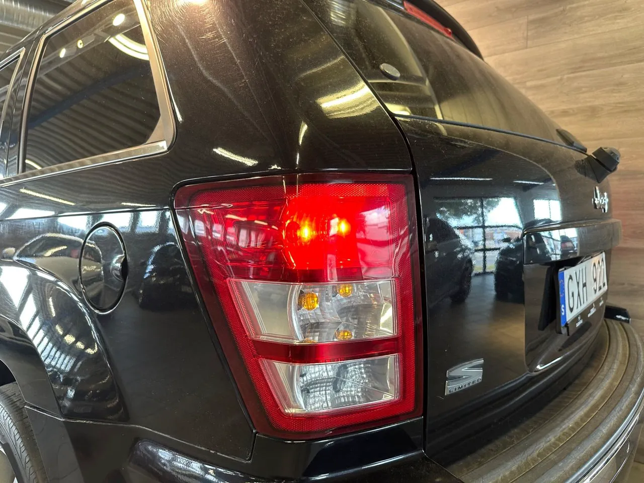 Vehicle image 21
