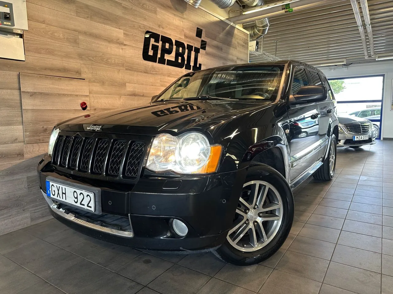 Vehicle image 4
