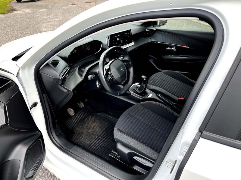 Peugeot 208 bild 8