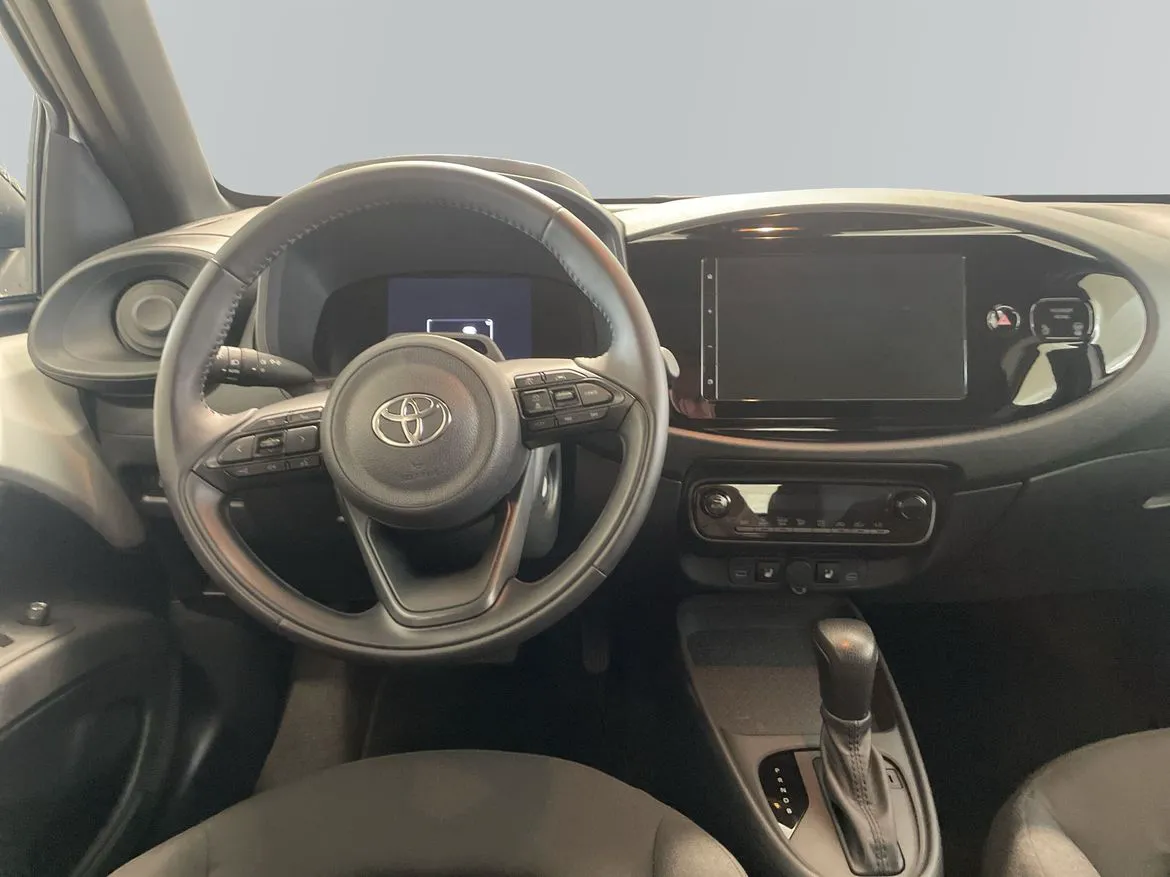Vehicle image 7