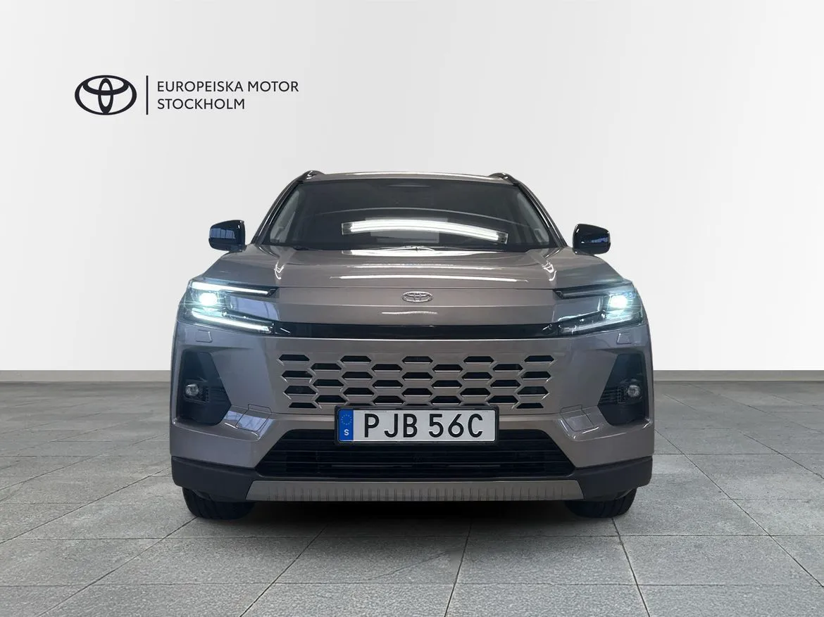 Vehicle image 4