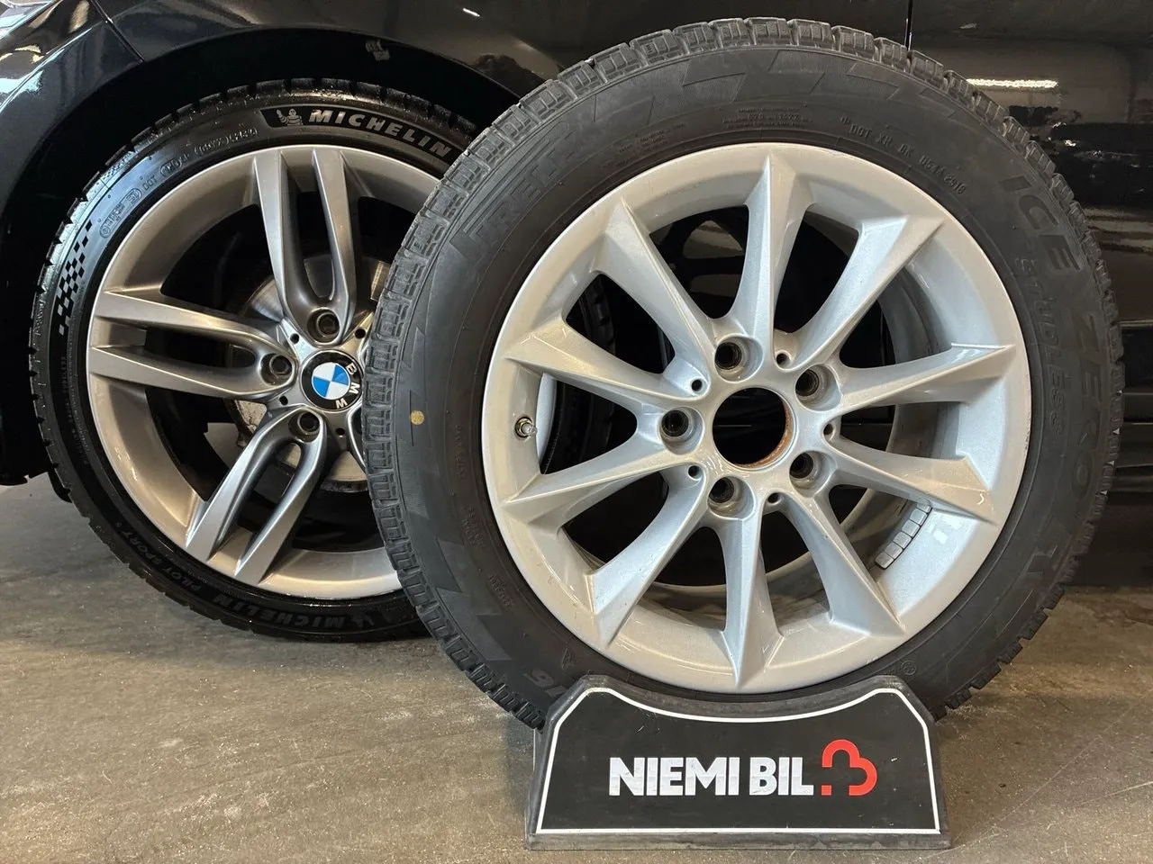 Vehicle image 16