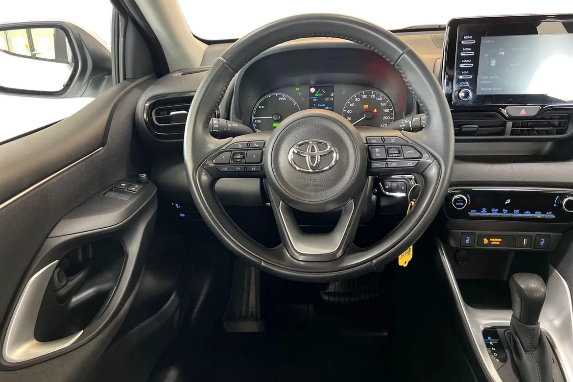 Vehicle image 10