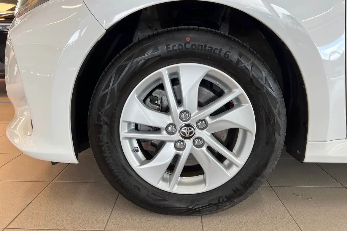 Vehicle image 16