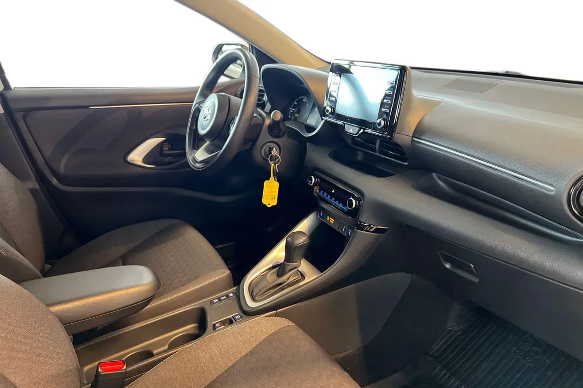 Vehicle image 6
