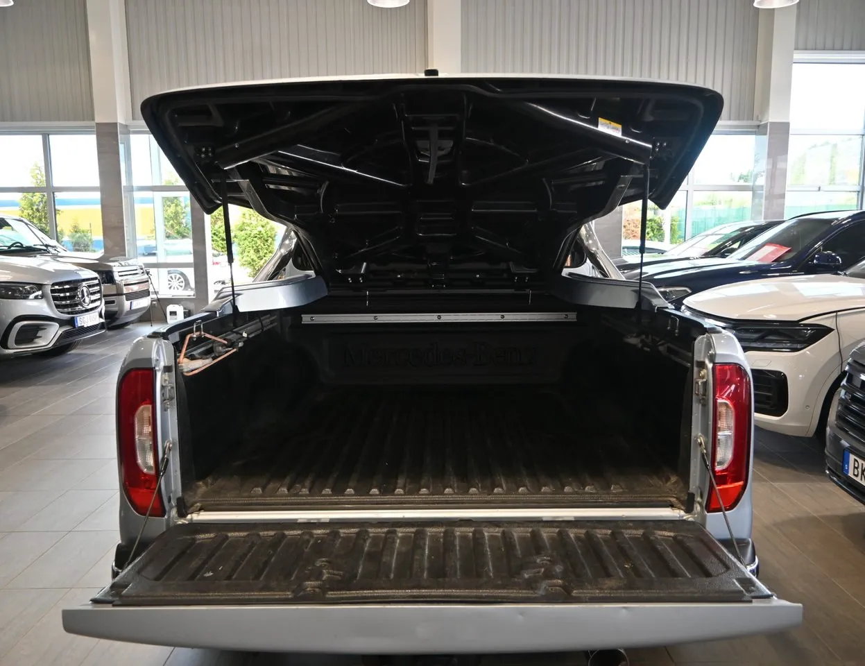 Vehicle image 13