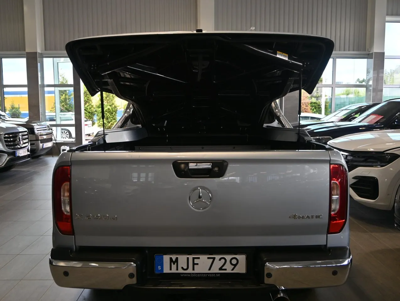 Vehicle image 14