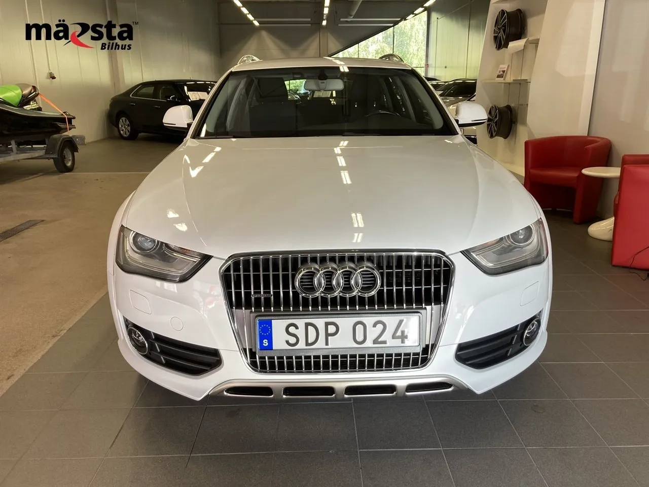 Vehicle image 5